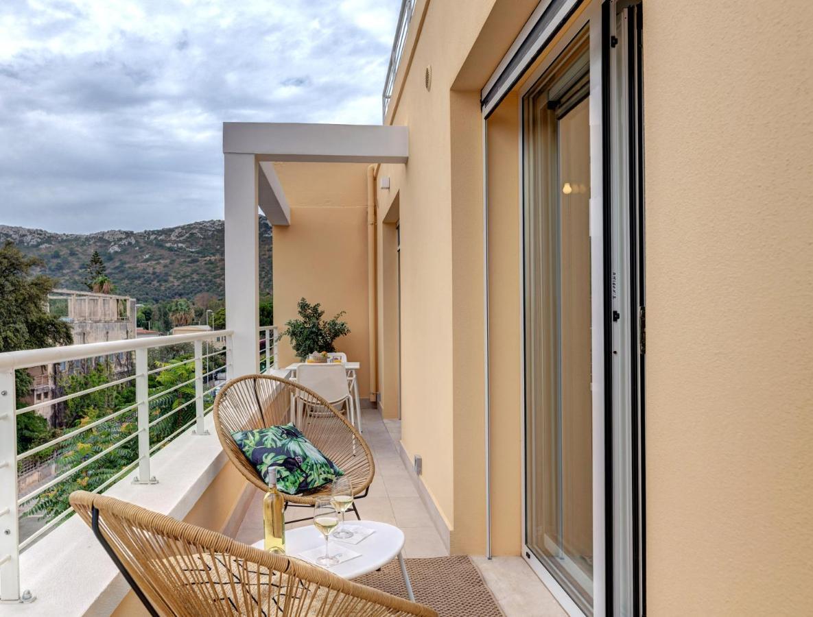 Arveskida Suite Apartment Каляри Екстериор снимка